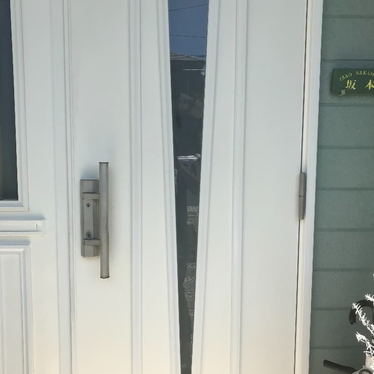 変形ガラスの玄関ドア